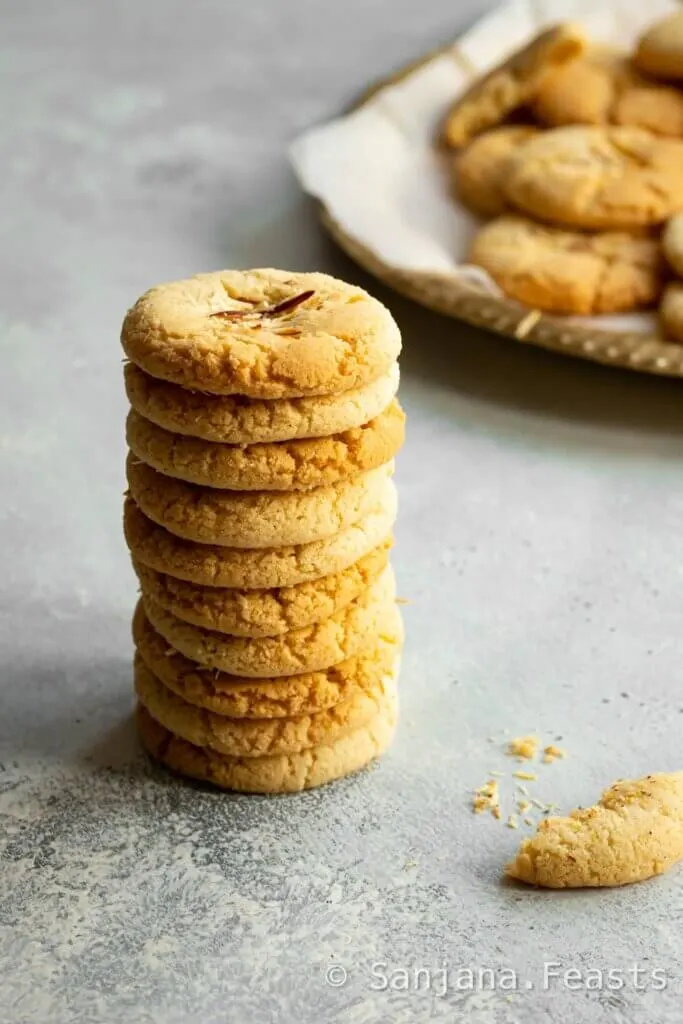 How to make eggless cookies with almonds