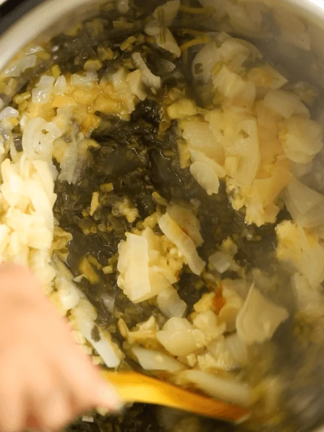 Allow the saag and onions to cool