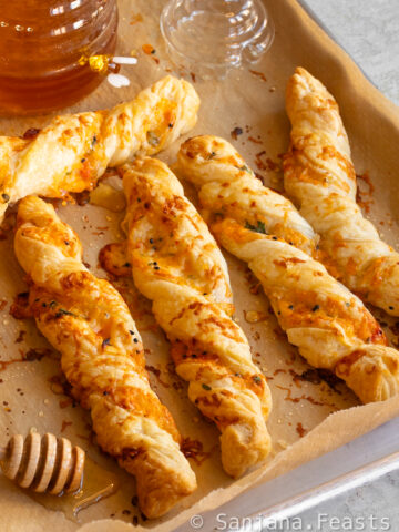 How to make cheese twists with puff pastry