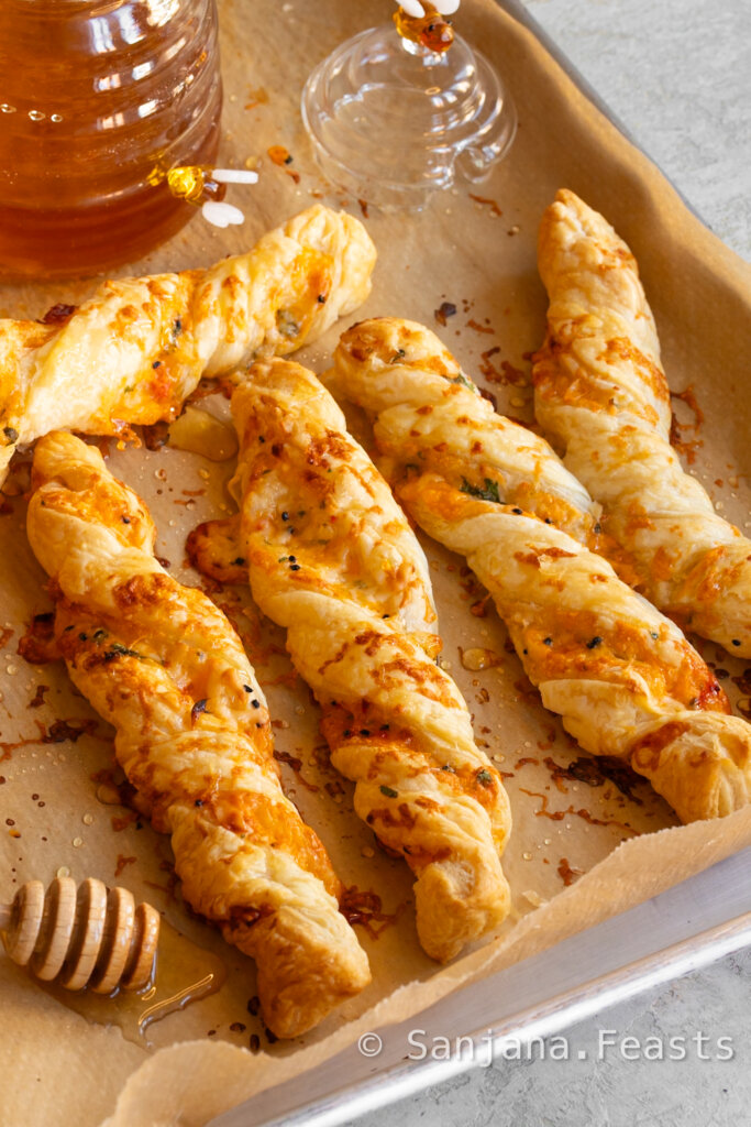 How to make cheese twists with puff pastry